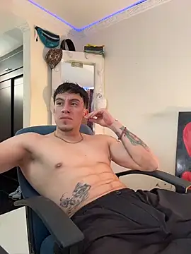 Snapshot of strongboy_ chatting on June 11, 2026, 5:32 pm strongboy online show from June 11, 2026, 5:32 pm
