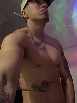 Snapshot of strongboy_ chatting on December 5, 2025, 3:49 am strongboy online show from December 5, 2025, 3:49 am