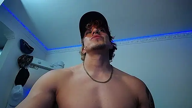 Snapshot of strongboy_ chatting on March 13, 2025, 2:05 am strongboy online show from March 13, 2025, 2:05 am