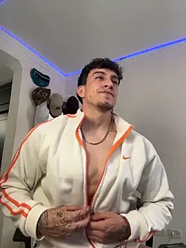 Snapshot of strongboy_ chatting on February 17, 2026, 5:54 pm strongboy online show from February 17, 2026, 5:54 pm