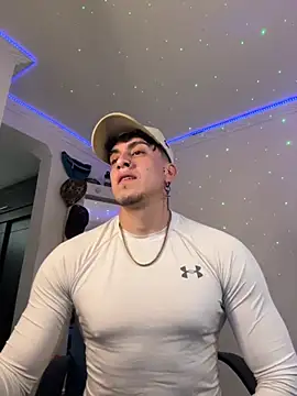 Snapshot of strongboy_ chatting on December 5, 2025, 7:55 pm strongboy online show from December 5, 2025, 7:55 pm