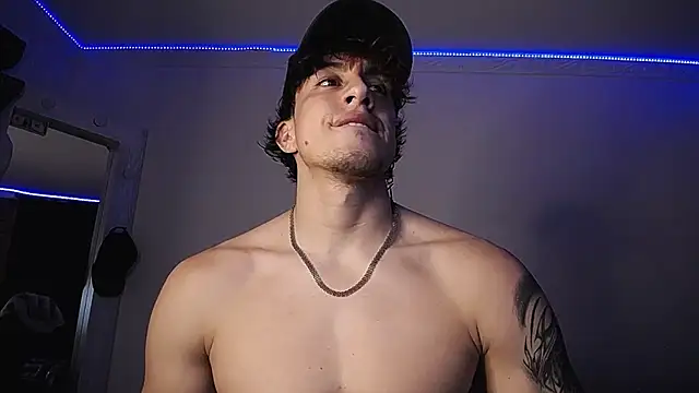 Snapshot of strongboy_ chatting on January 12, 2025, 2:14 am strongboy online show from January 12, 2025, 2:14 am