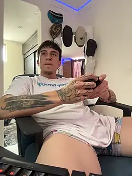 Snapshot of strongboy_ chatting on February 20, 2026, 5:59 pm strongboy online show from February 20, 2026, 5:59 pm