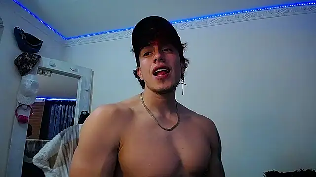 Snapshot of strongboy_ chatting on January 28, 2025, 9:50 pm strongboy online show from January 28, 2025, 9:50 pm