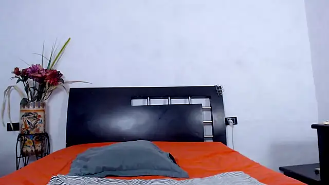 AikoTailor online show from November 21, 2025, 12:26 pm