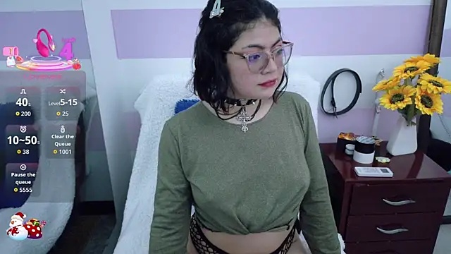 Catwhite  online show from December 3, 2025, 3:55 pm