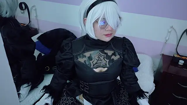 Catwhite  online show from November 7, 2025, 5:39 pm