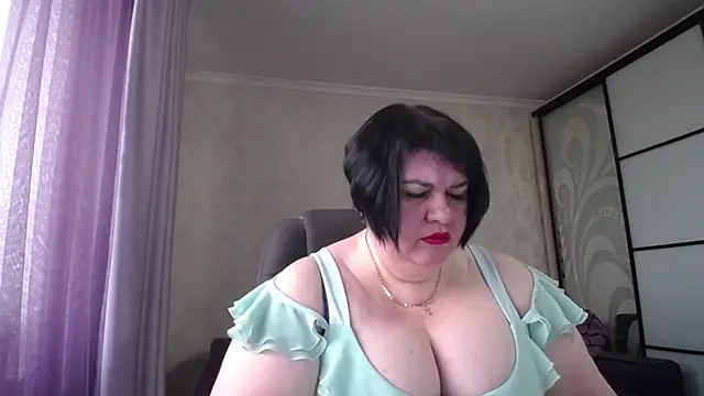 Snapshot of JuicyLady_Di chatting on March 12, 2025, 8:19 am JuicyLady Di online show from March 12, 2025, 8:19 am