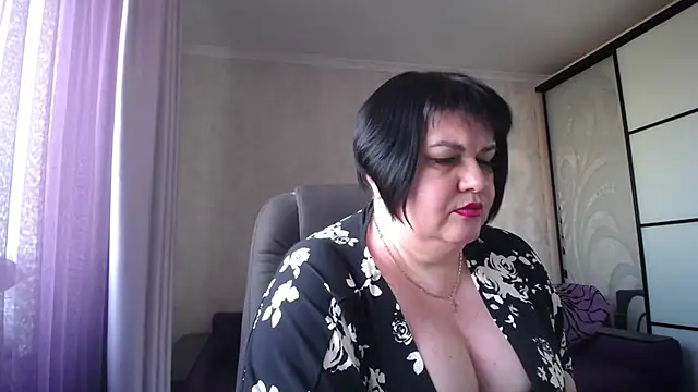 Snapshot of JuicyLady_Di chatting on March 6, 2025, 12:41 pm JuicyLady Di online show from March 6, 2025, 12:41 pm