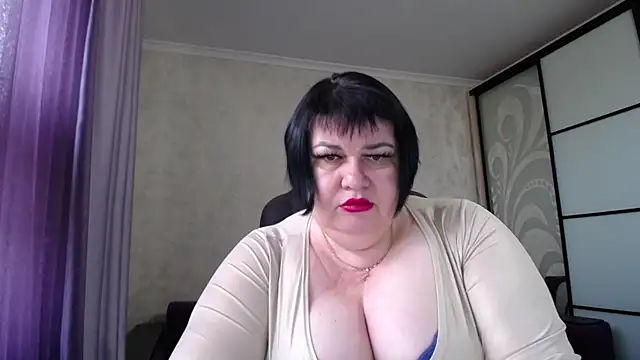 Snapshot of JuicyLady_Di chatting on October 5, 2025, 4:58 am JuicyLady Di online show from October 5, 2025, 4:58 am