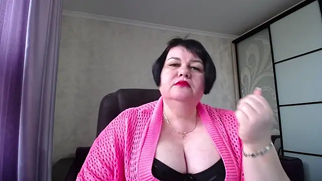Snapshot of JuicyLady_Di chatting on October 21, 2025, 8:25 am JuicyLady Di online show from October 21, 2025, 8:25 am