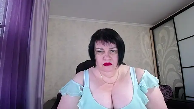 Snapshot of JuicyLady_Di chatting on October 11, 2025, 4:57 am JuicyLady Di online show from October 11, 2025, 4:57 am
