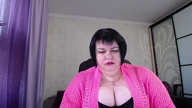 Snapshot of JuicyLady_Di chatting on October 13, 2025, 4:47 am JuicyLady Di online show from October 13, 2025, 4:47 am