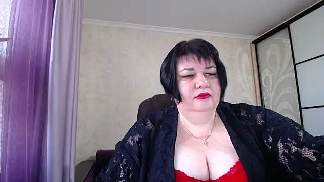 Snapshot of JuicyLady_Di chatting on October 8, 2025, 5:20 am JuicyLady Di online show from October 8, 2025, 5:20 am