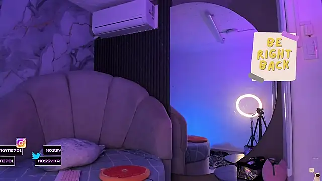 Snapshot of Katemoss70 chatting on February 27, 2026, 12:38 pm Katemoss70 online show from February 27, 2026, 12:38 pm