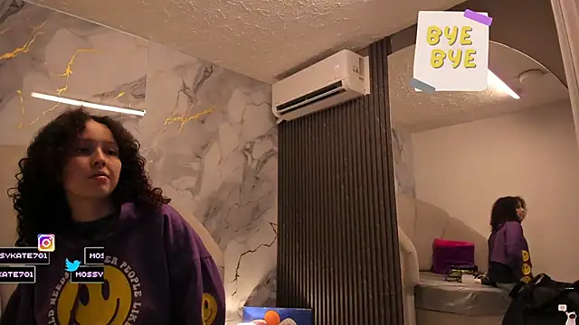 Snapshot of Katemoss70 chatting on February 14, 2026, 12:27 pm Katemoss70 online show from February 14, 2026, 12:27 pm