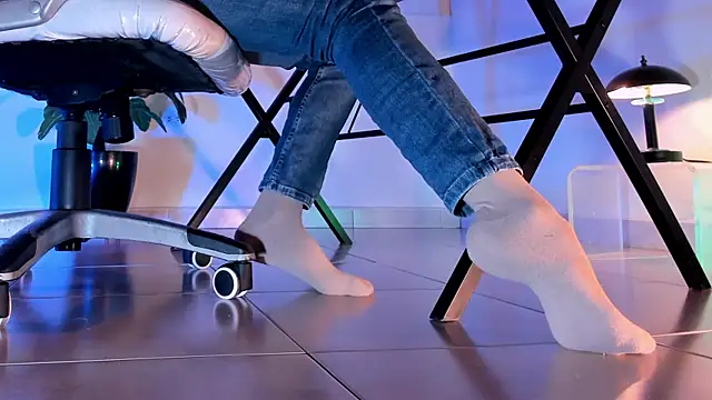 ArchieCollins online show from October 4, 2025, 4:58 am