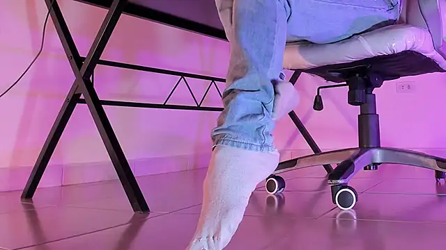 ArchieCollins online show from September 30, 2025, 4:51 am