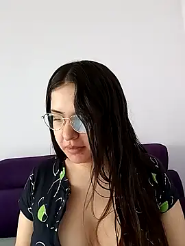MiaLaurenzz online show from October 19, 2025, 8:44 pm
