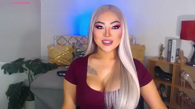 HugeCock Savanna online show from November 13, 2025, 9:40 pm