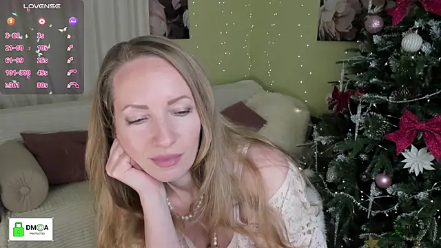 Queenymel online show from December 21, 2025, 4:41 pm