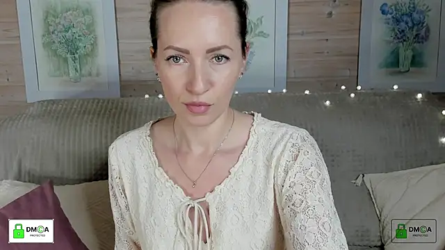 Queenymel online show from October 26, 2025, 3:23 pm