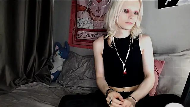 Alien Bella online show from May 13, 2026, 11:12 pm