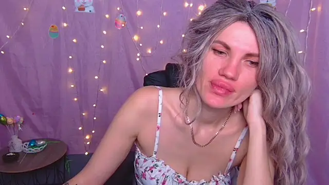 MilaLoona online show from April 12, 2026, 6:16 am