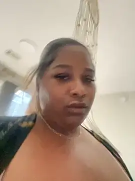 BigFineSelena online show from October 12, 2025, 3:46 pm