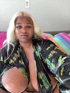 BigFineSelena online show from September 28, 2025, 1:51 pm