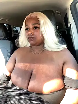 BigFineSelena online show from September 27, 2025, 4:24 pm