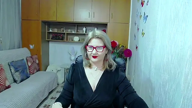 Snapshot of LucilleFenlys chatting on October 20, 2025, 9:15 pm LucilleFenlys online show from October 20, 2025, 9:15 pm