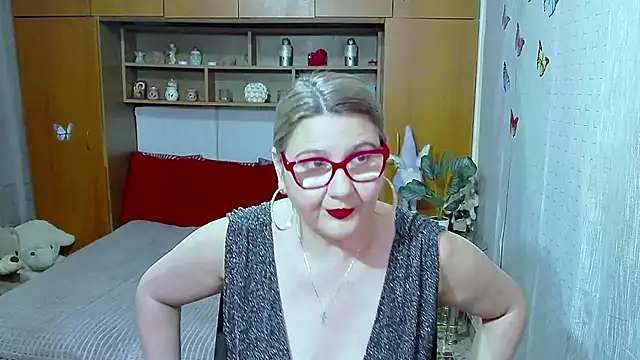 LucilleFenlys online show from May 26, 2026, 8:18 pm