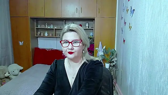 LucilleFenlys online show from May 18, 2026, 7:07 pm