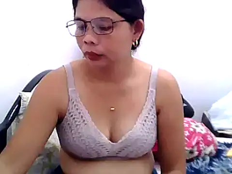 Snapshot of pinay_milfxx chatting on February 15, 2025, 12:37 am pinay milfxx online show from February 15, 2025, 12:37 am