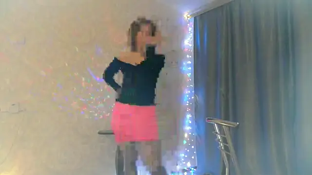 elenaza online show from September 30, 2025, 7:53 pm