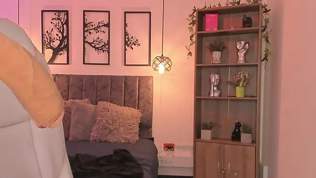 Olivia ds online show from September 12, 2025, 4:45 am