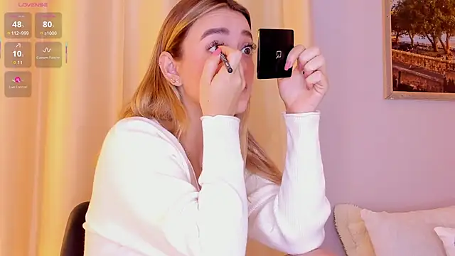 Assh lee  online show from December 15, 2025, 1:06 pm