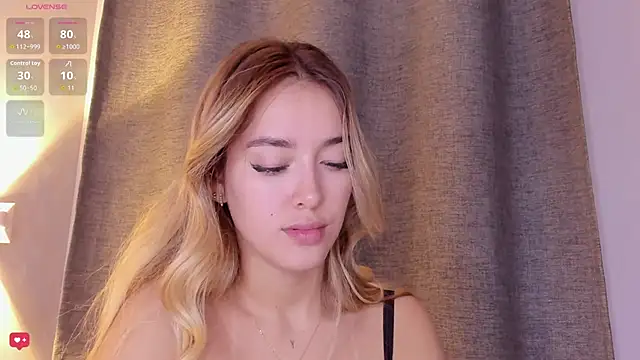 Assh lee  online show from October 22, 2025, 12:59 pm