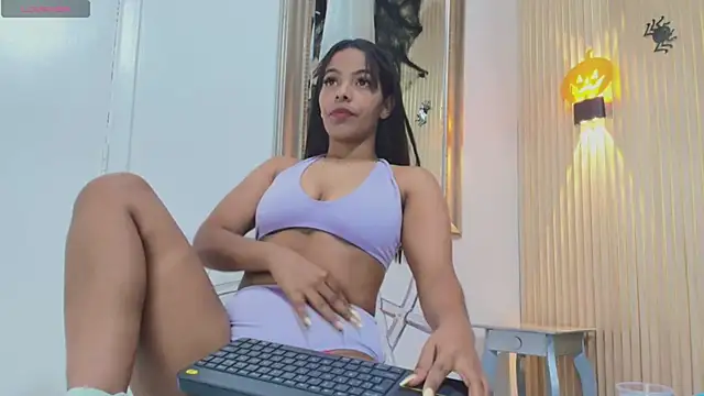 Snapshot of _Valeria_Brown chatting on October 8, 2025, 9:15 pm Valeria Brown online show from October 8, 2025, 9:15 pm