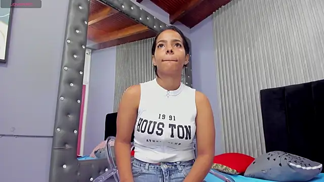 Snapshot of _Valeria_Brown chatting on December 21, 2025, 8:09 pm Valeria Brown online show from December 21, 2025, 8:09 pm