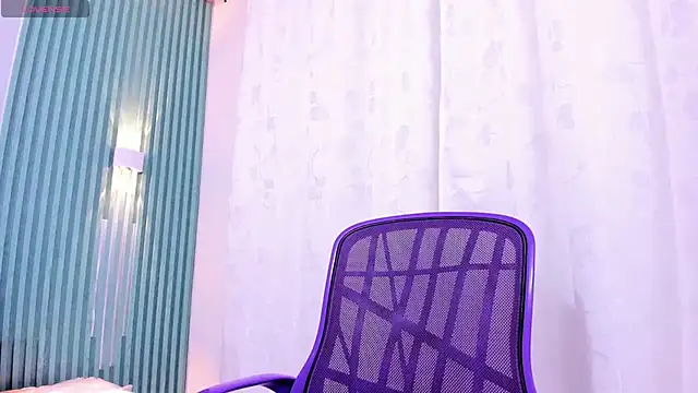 Snapshot of _Valeria_Brown chatting on December 18, 2025, 8:56 pm Valeria Brown online show from December 18, 2025, 8:56 pm