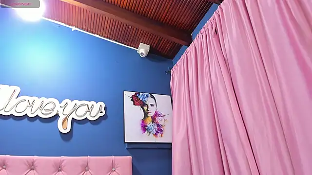 Snapshot of _Valeria_Brown chatting on September 28, 2025, 8:05 pm Valeria Brown online show from September 28, 2025, 8:05 pm