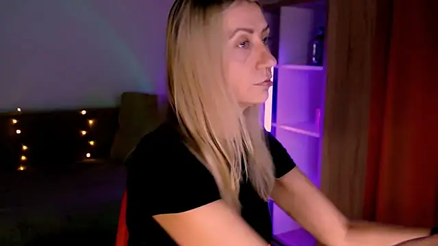 ZoeGrant online show from December 18, 2025, 8:45 pm