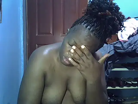 Ebonyceline online show from April 13, 2026, 7:12 am