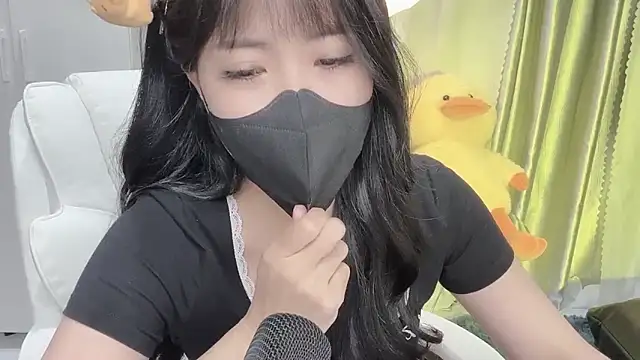 Snapshot of Mya_Lee chatting on February 14, 2025, 7:33 pm Mya Lee online show from February 14, 2025, 7:33 pm