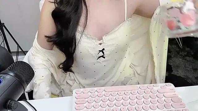Snapshot of Mya_Lee chatting on January 24, 2025, 10:19 pm Mya Lee online show from January 24, 2025, 10:19 pm