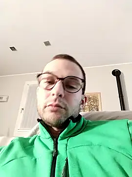 riccardoyeah online show from January 7, 2026, 1:38 pm