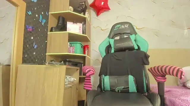 Hot Brunette34 online show from November 15, 2025, 5:28 pm