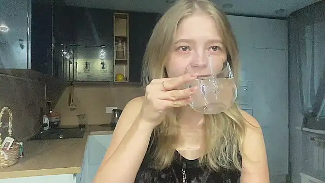 Snapshot of CharmingSarah chatting on September 10, 2025, 3:22 pm CharmingSarah online show from September 10, 2025, 3:22 pm